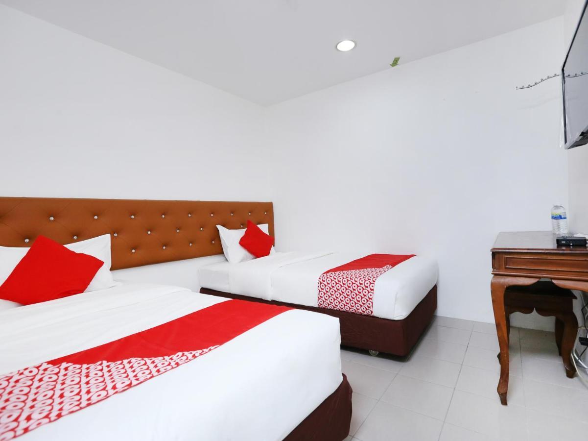 Oyo 89672 Eg Hotel Jj Джохор-Бару Экстерьер фото
