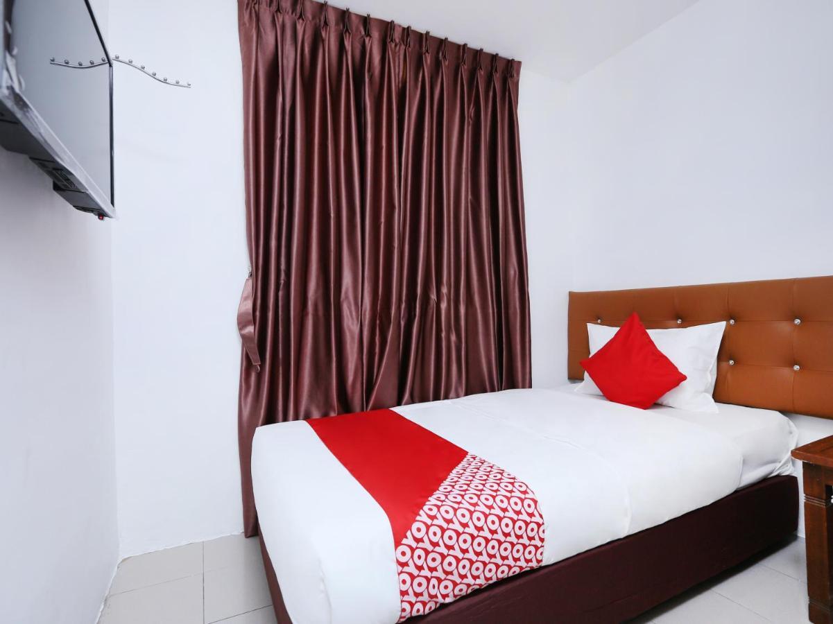 Oyo 89672 Eg Hotel Jj Джохор-Бару Экстерьер фото