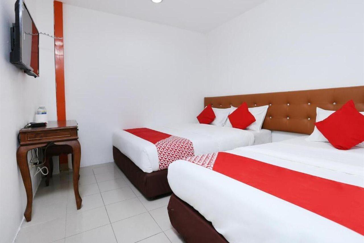 Oyo 89672 Eg Hotel Jj Джохор-Бару Экстерьер фото