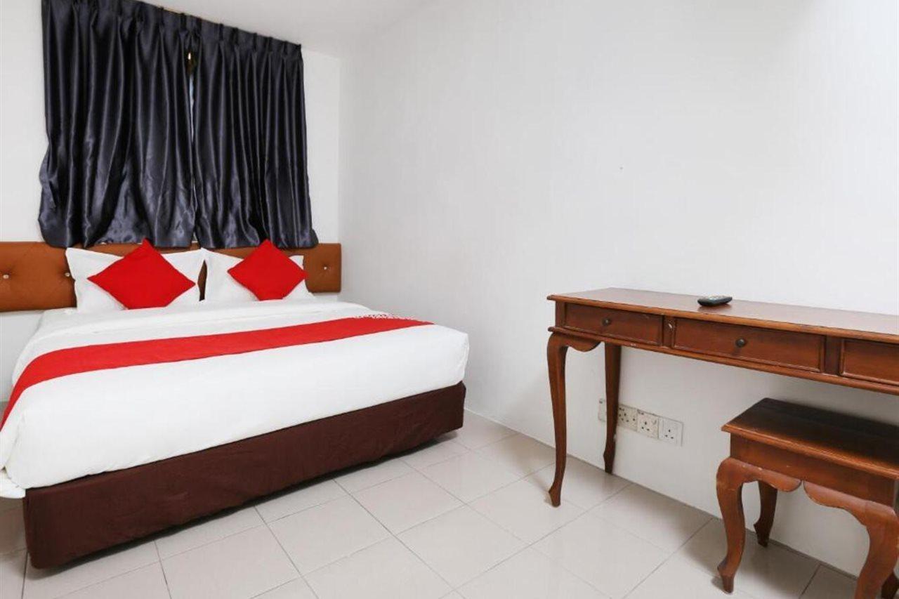 Oyo 89672 Eg Hotel Jj Джохор-Бару Экстерьер фото